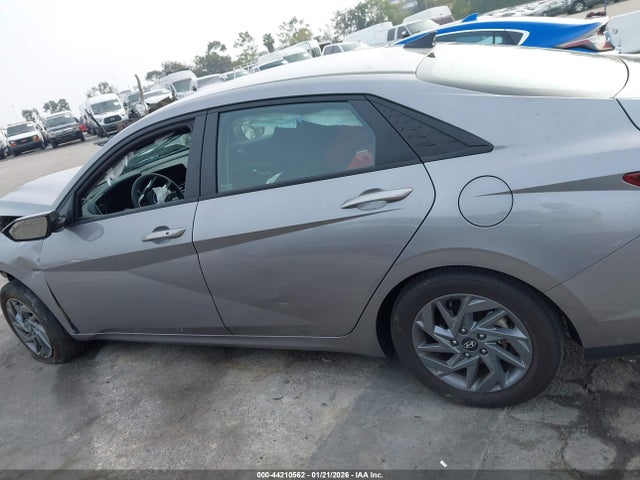KMHLM4DG1RU697910 Hyundai ELANTRA SEL