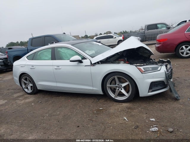 2019 Audi A5 45 Premium მანქანა იყიდება აუქციონზე, vin: WAUENCF56KA065604, აუქციონის ნომერი: 44210584