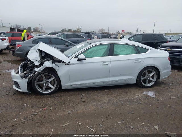2019 Audi A5 45 Premium მანქანა იყიდება აუქციონზე, vin: WAUENCF56KA065604, აუქციონის ნომერი: 44210584