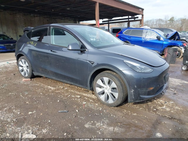 2024 TESLA MODEL Y 7SAYGDEE6RA236385 Photo 0