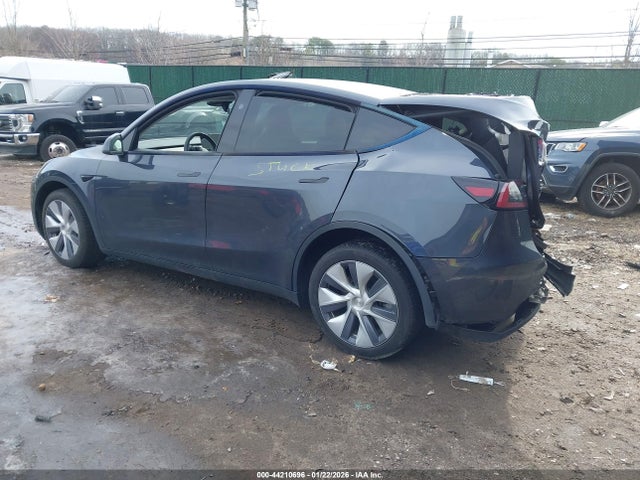 2024 TESLA MODEL Y 7SAYGDEE6RA236385 Photo 2