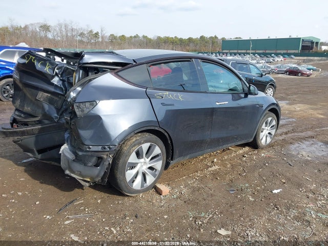 2024 TESLA MODEL Y 7SAYGDEE6RA236385 Photo 3