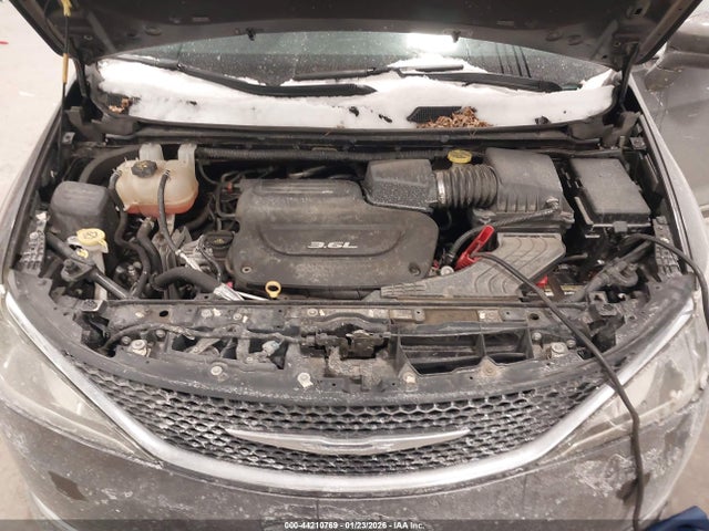 Продаж на аукціоні авто 2017 Chrysler Pacifica Touring-l Plus, vin: 2C4RC1EG2HR577642, номер лоту: 44210769