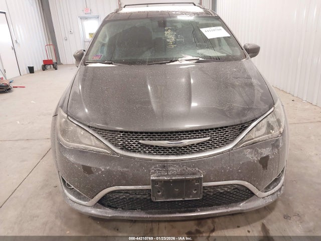 Продаж на аукціоні авто 2017 Chrysler Pacifica Touring-l Plus, vin: 2C4RC1EG2HR577642, номер лоту: 44210769