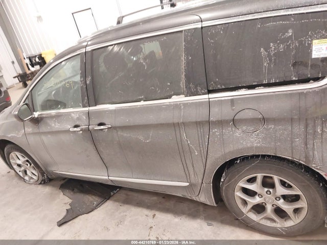 Продаж на аукціоні авто 2017 Chrysler Pacifica Touring-l Plus, vin: 2C4RC1EG2HR577642, номер лоту: 44210769