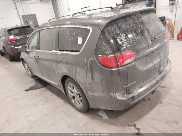 Продаж на аукціоні авто 2017 Chrysler Pacifica Touring-l Plus, vin: 2C4RC1EG2HR577642, номер лоту: 44210769
