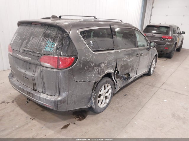Продаж на аукціоні авто 2017 Chrysler Pacifica Touring-l Plus, vin: 2C4RC1EG2HR577642, номер лоту: 44210769