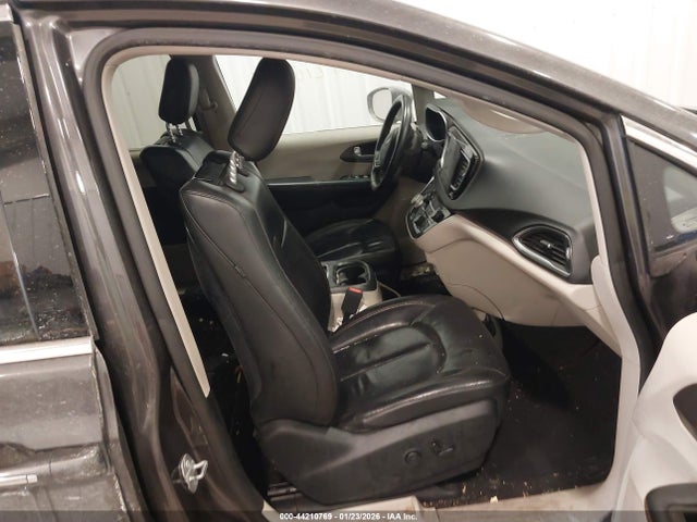 Продаж на аукціоні авто 2017 Chrysler Pacifica Touring-l Plus, vin: 2C4RC1EG2HR577642, номер лоту: 44210769