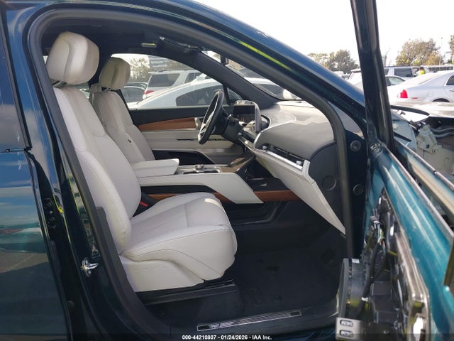 1GYC3KML9TZ704874 Cadillac Vistiq Luxury