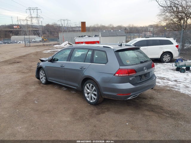 2018 VOLKSWAGEN GOLF SPORTWAGEN 3VWL17AU4JM762991 Photo 2