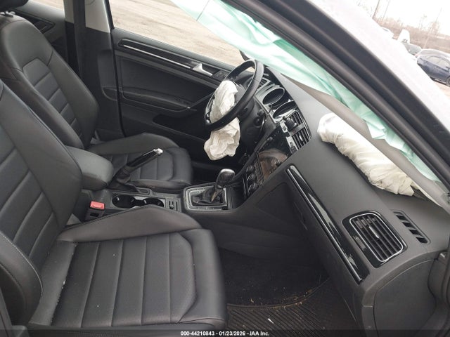 2018 VOLKSWAGEN GOLF SPORTWAGEN 3VWL17AU4JM762991 Photo 4