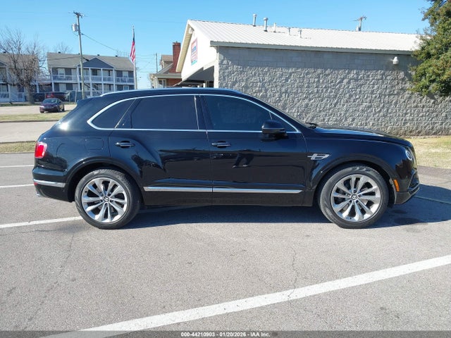 2017 Bentley Bentayga W12/w12 First Edition მანქანა იყიდება აუქციონზე, vin: SJAAC2ZV1HC013275, აუქციონის ნომერი: 44210903