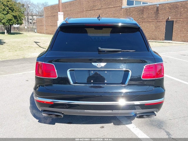 2017 Bentley Bentayga W12/w12 First Edition მანქანა იყიდება აუქციონზე, vin: SJAAC2ZV1HC013275, აუქციონის ნომერი: 44210903