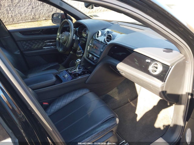 2017 BENTLEY BENTAYGA SJAAC2ZV1HC013275 Photo 4
