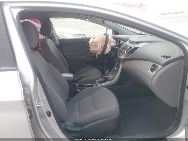 5NPDH4AE2FH583372 Hyundai ELANTRA SE