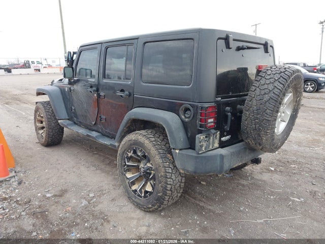 2017 JEEP WRANGLER UNLIMITED 1C4BJWDG8HL634313 Photo 2