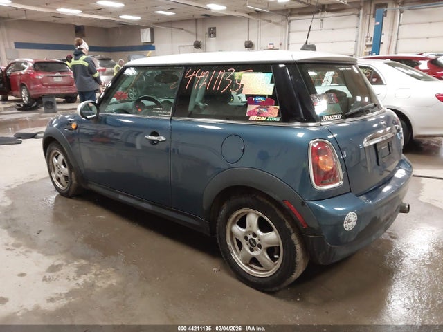 2009 MINI COOPER WMWMF335X9TU75317 Photo 2