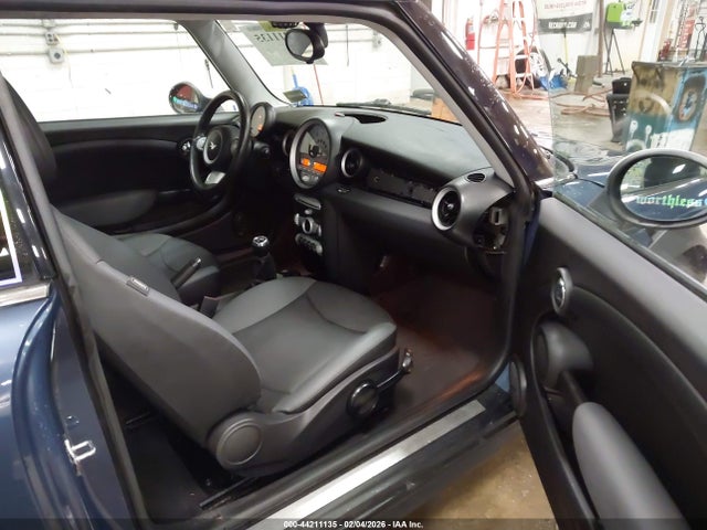 2009 MINI COOPER WMWMF335X9TU75317 Photo 4