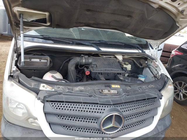 44211175 :رقم المزاد ، WD3PE8DB5FP122860 vin ، 2015 Mercedes-benz Sprinter 2500 High Roof مزاد بيع