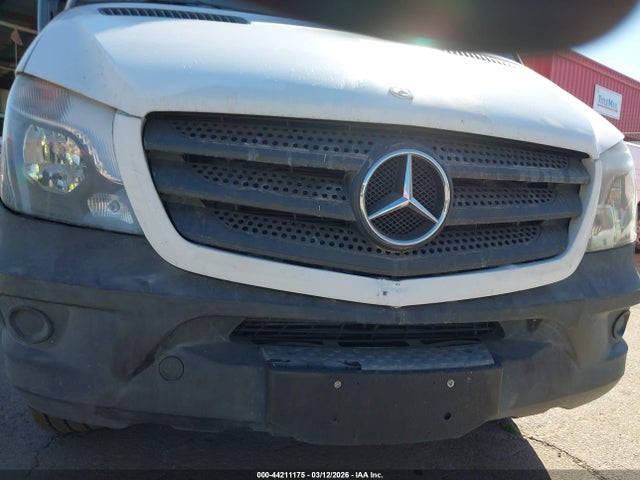 44211175 :رقم المزاد ، WD3PE8DB5FP122860 vin ، 2015 Mercedes-benz Sprinter 2500 High Roof مزاد بيع
