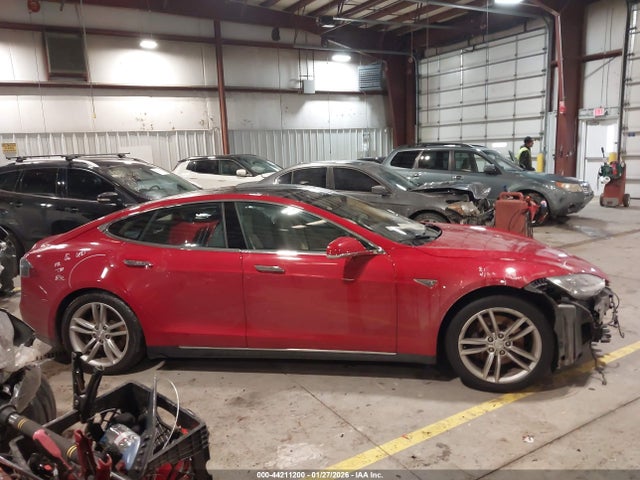 5YJSA1H17EFP53039 Tesla Model S P85