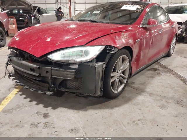 5YJSA1H17EFP53039 Tesla Model S P85