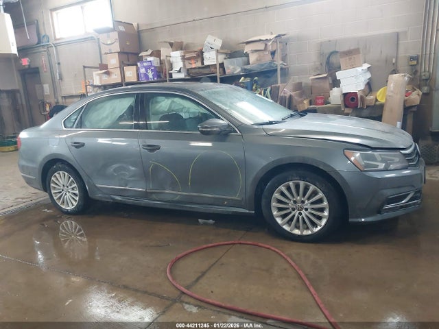1VWBS7A34GC014218 Volkswagen Passat 1.8t Se