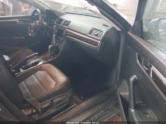 1VWBS7A34GC014218 Volkswagen Passat 1.8t Se