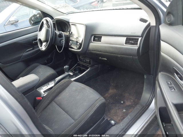 2017 MITSUBISHI OUTLANDER JA4AZ2A39HZ069978 Photo 4