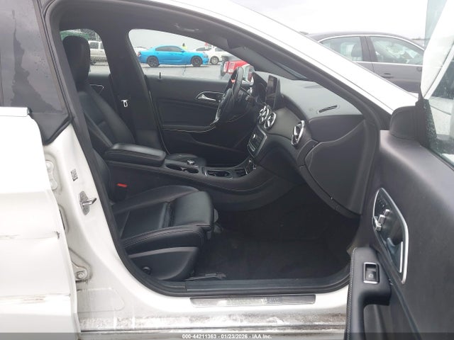 2019 MERCEDES-BENZ CLA 250 WDDSJ4GB2KN716916 Photo 4