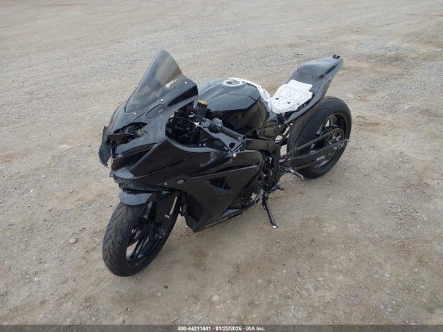 Suzuki GSX-R1000 2023 JS1DM11F9P7100124 Image 2