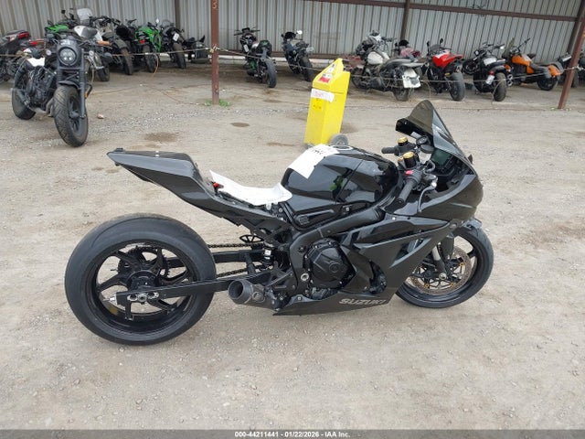 Suzuki GSX-R1000 2023 JS1DM11F9P7100124 Image 12