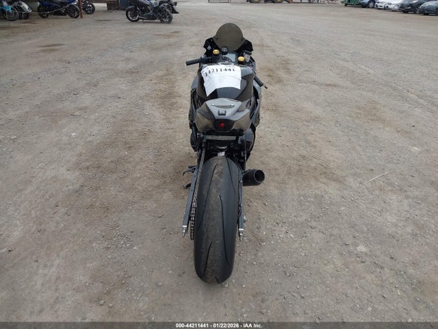 Suzuki GSX-R1000 2023 JS1DM11F9P7100124 Image 6
