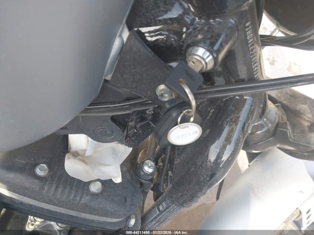 2020 HARLEY-DAVIDSON XL883 1HD4LE214LB418967 Photo 10