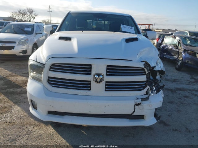 44211560 :رقم المزاد ، 1C6RR7MT9FS647821 vin ، 2015 Ram 1500 Sport مزاد بيع