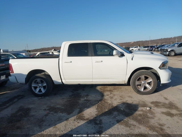44211560 :رقم المزاد ، 1C6RR7MT9FS647821 vin ، 2015 Ram 1500 Sport مزاد بيع