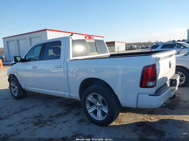 44211560 :رقم المزاد ، 1C6RR7MT9FS647821 vin ، 2015 Ram 1500 Sport مزاد بيع