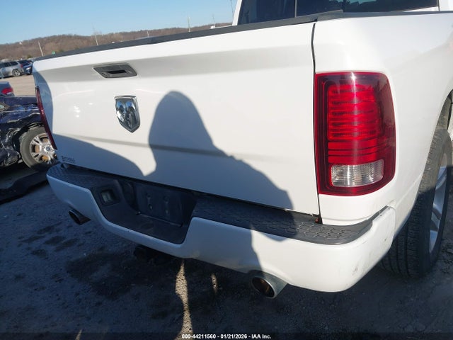 44211560 :رقم المزاد ، 1C6RR7MT9FS647821 vin ، 2015 Ram 1500 Sport مزاد بيع