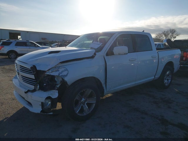 44211560 :رقم المزاد ، 1C6RR7MT9FS647821 vin ، 2015 Ram 1500 Sport مزاد بيع