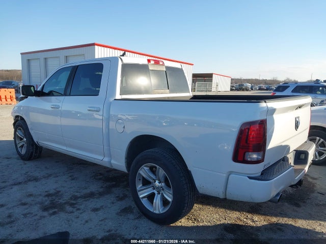 44211560 :رقم المزاد ، 1C6RR7MT9FS647821 vin ، 2015 Ram 1500 Sport مزاد بيع