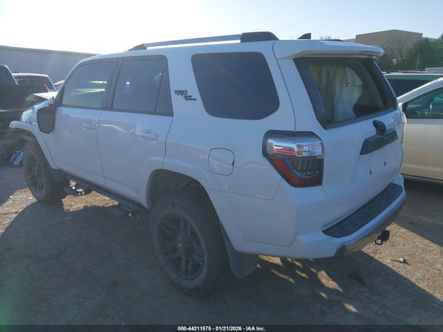 2018 TOYOTA 4RUNNER JTEBU5JR5J5579574 Photo 2