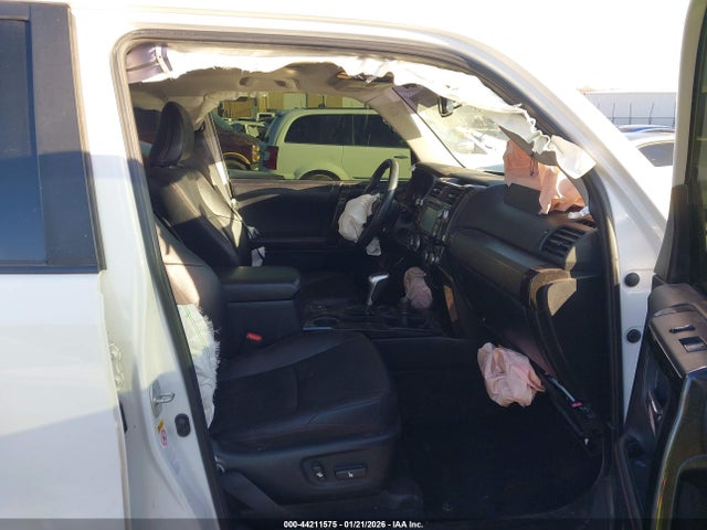 2018 TOYOTA 4RUNNER JTEBU5JR5J5579574 Photo 4