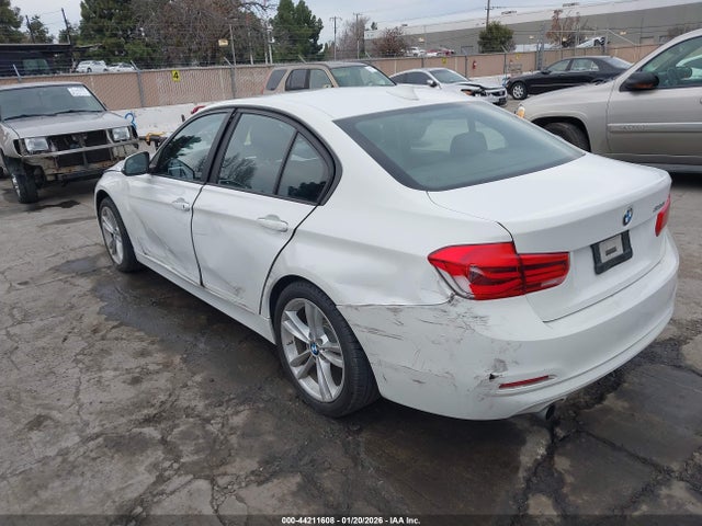 2018 BMW 320I WBA8E1G54JNU88950 Photo 2