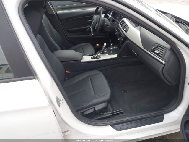 2018 BMW 320I WBA8E1G54JNU88950 Photo 4
