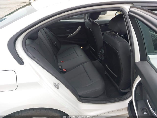 2018 BMW 320I WBA8E1G54JNU88950 Photo 7