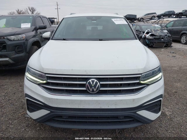 2022 Volkswagen Tiguan 2.0t Se მანქანა იყიდება აუქციონზე, vin: 3VV2B7AX8NM138155, აუქციონის ნომერი: 44211656