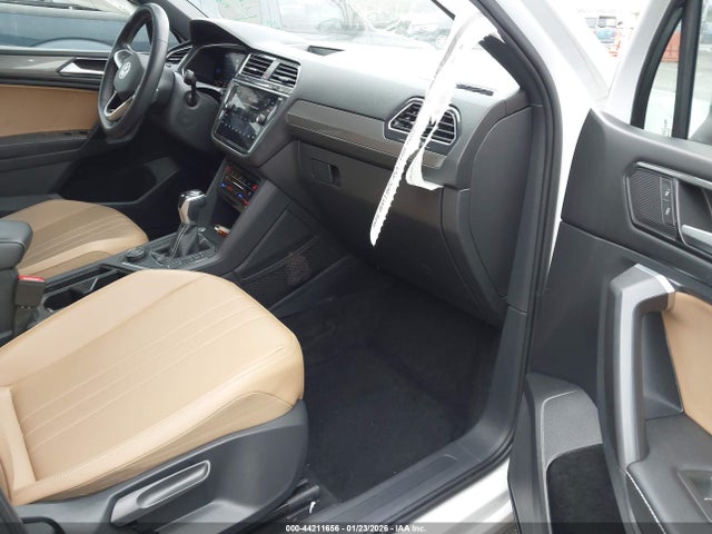 2022 Volkswagen Tiguan 2.0t Se მანქანა იყიდება აუქციონზე, vin: 3VV2B7AX8NM138155, აუქციონის ნომერი: 44211656
