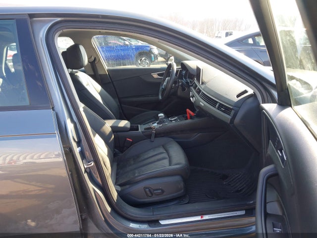2017 AUDI A4 WAUDNAF46HN046642 Photo 4