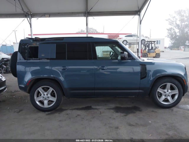 SALEJEEX7L2018034 Land Rover Defender 110 S