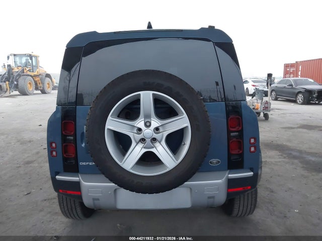 SALEJEEX7L2018034 Land Rover Defender 110 S